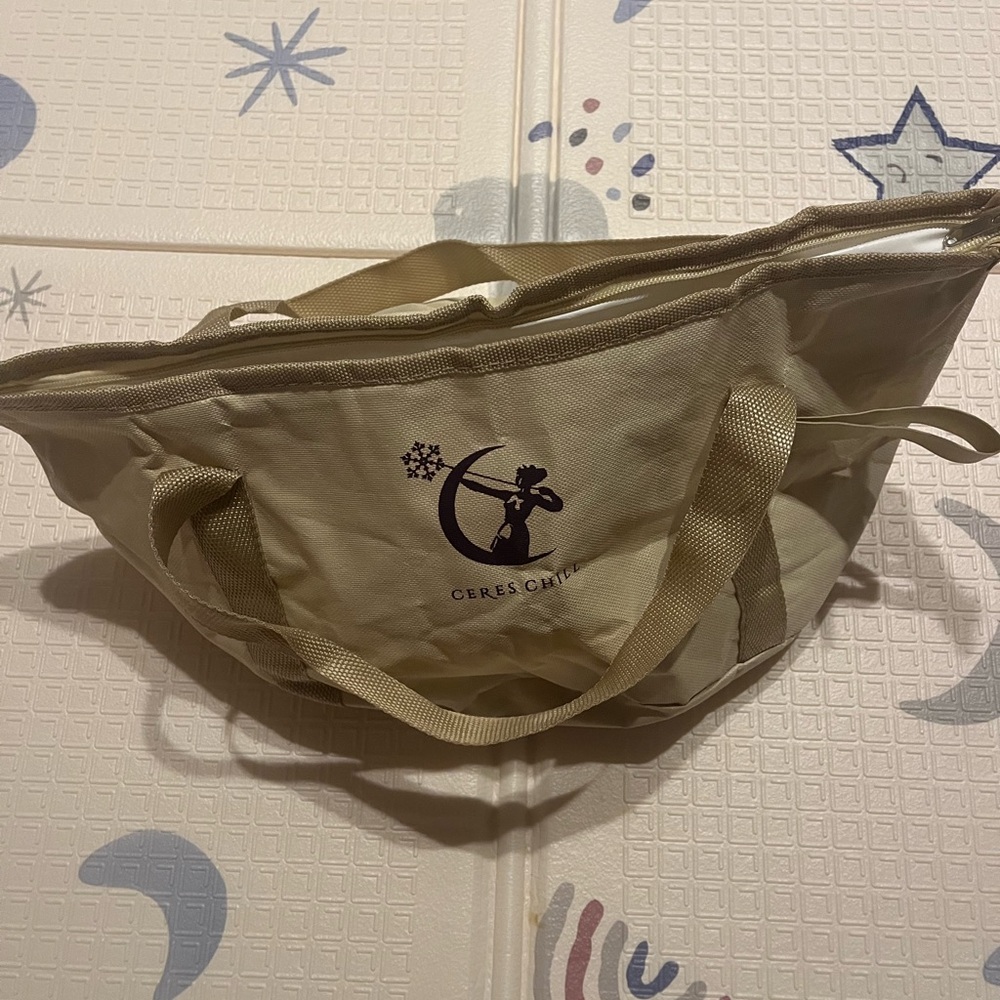 Ceres‎ Chill All-You-Need Washbasin Bag